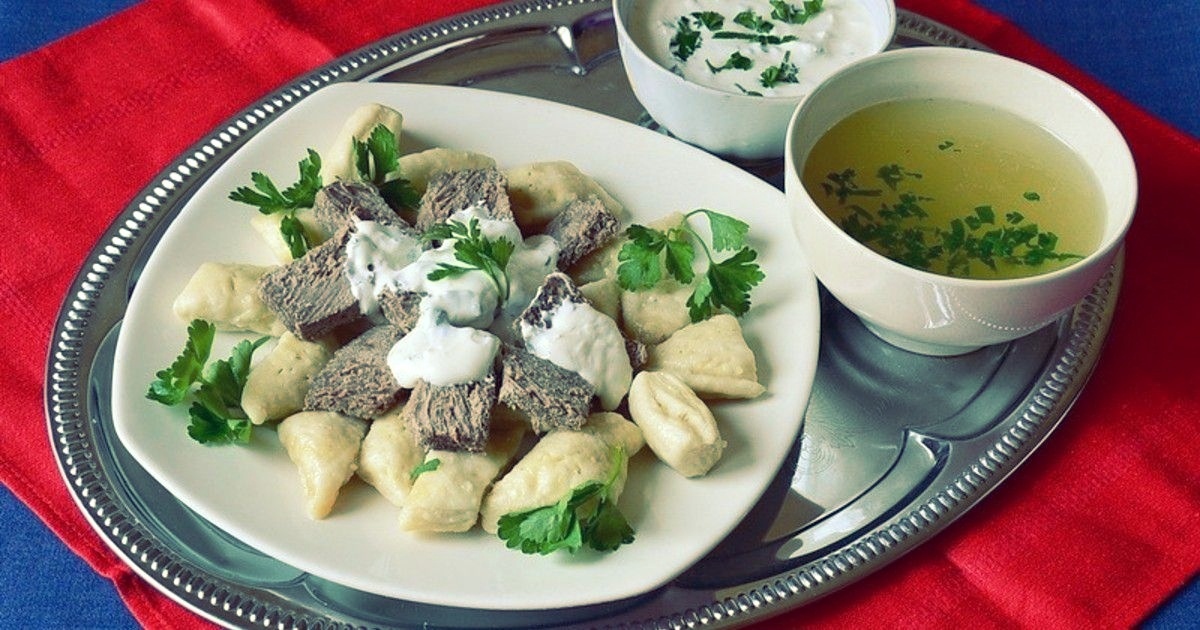 Когда говорят «дагестанский хинкал», чаще всего имеют в виду именно аварский вариант. И не зря!