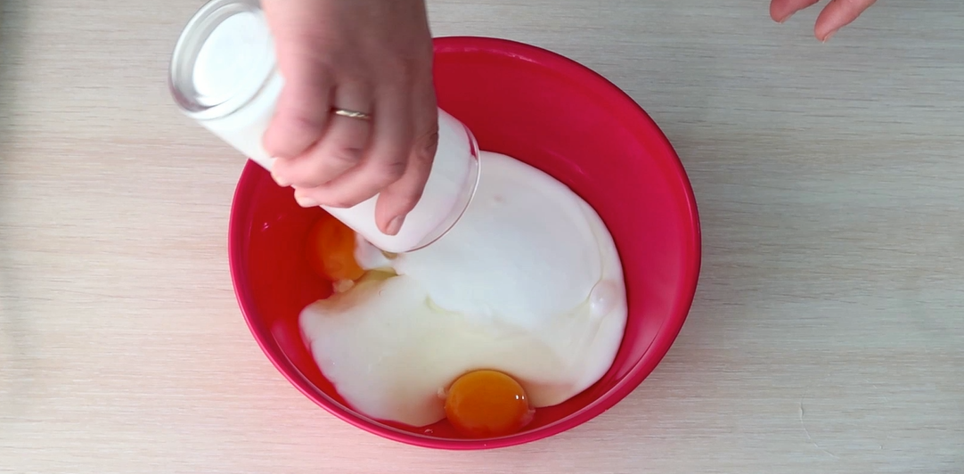 Вливаем кефир