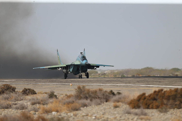    «Перебросить сколько-нибудь значительные силы из пункта А в пункт Б иранским ВС будет практически невозможно, поскольку они тотчас же будут уничтожены с воздуха».   
Фото: © Iranian Army Office / Keystone Press Agency / www.globallookpress.com