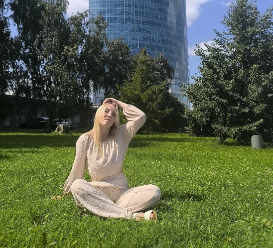 Не хочу мстить за кулаки, унижения и безразличие. Мне делали плохо, а я отпустила - так проще. Про моих обидчиков