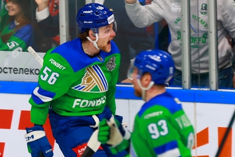    «Салават Юлаев» обыграл «Автомобилист» (5:2) и вышел вперёд в серии 3-1.   
Фото: hcsalavat.ru