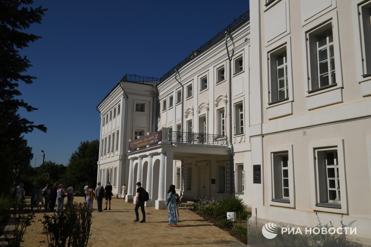 Дом Гончаровых на территории мемориального историко-архитектурного и природного музея-заповедника «Полотняный Завод» в Калужской области, 2024 год © Владимир Вяткин, РИА Новости