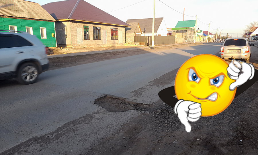 Жители Сакмары жалуются на опасную яму на главной улице села