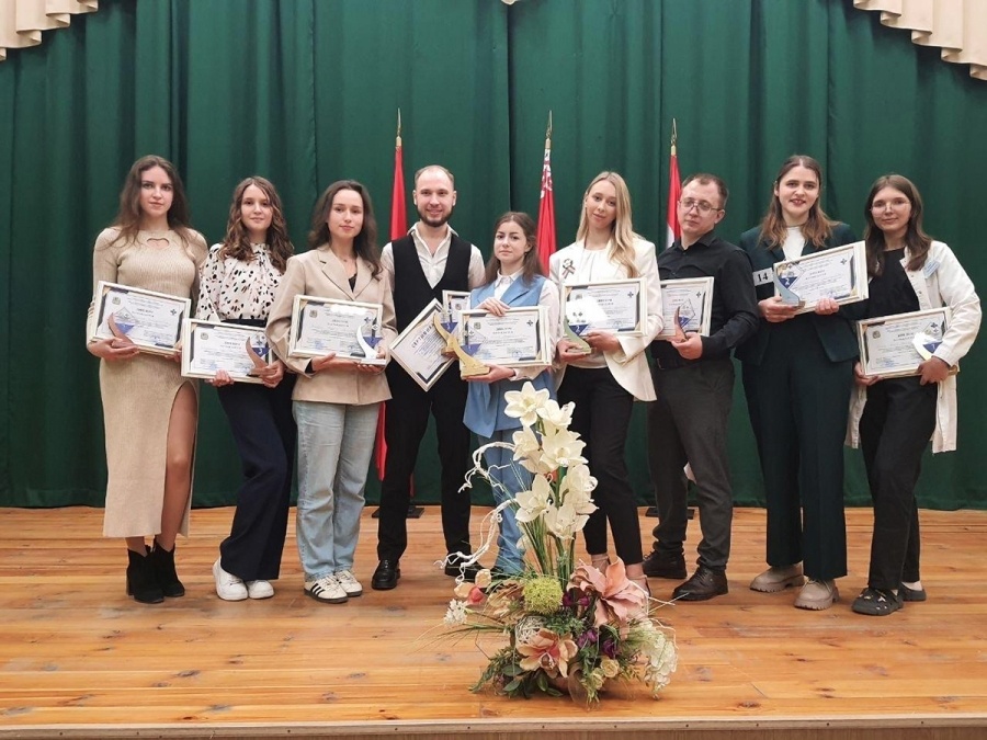     Врач Копыльской ЦРБ Алеся Калевич на втором этапе республиканского конкурса заняла 1 место