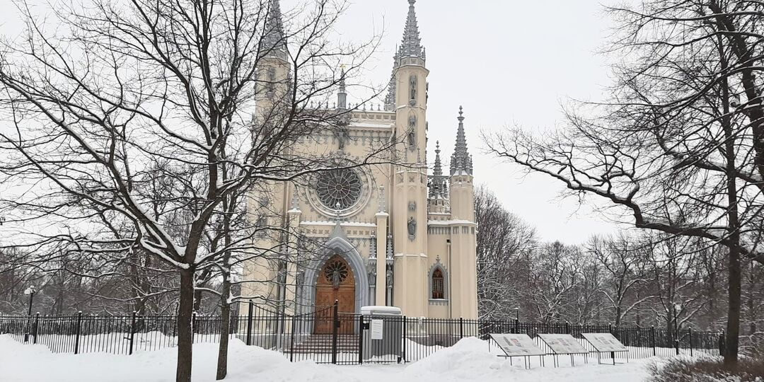 Экскурсия по парку "Александрия": готическая капелла привела меня в неописуемый восторг