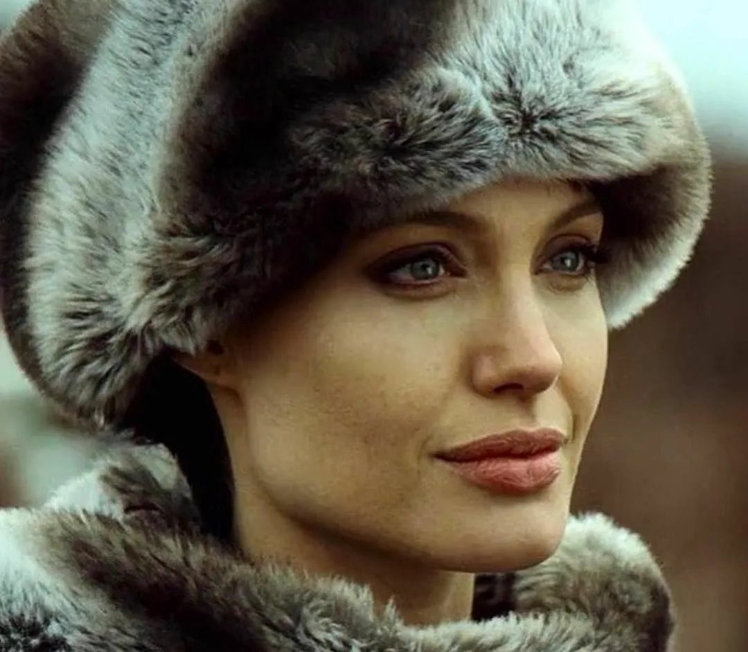 Актриса Анджелина Джоли. Кадр из фильма "Солт" (2010)