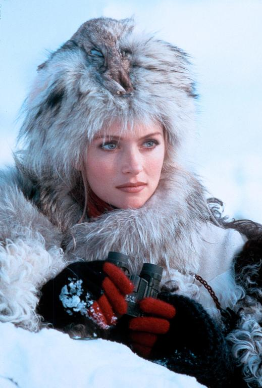 Актриса Донна Диксон. Кадр из комедии "Шпионы, как мы" (1985).