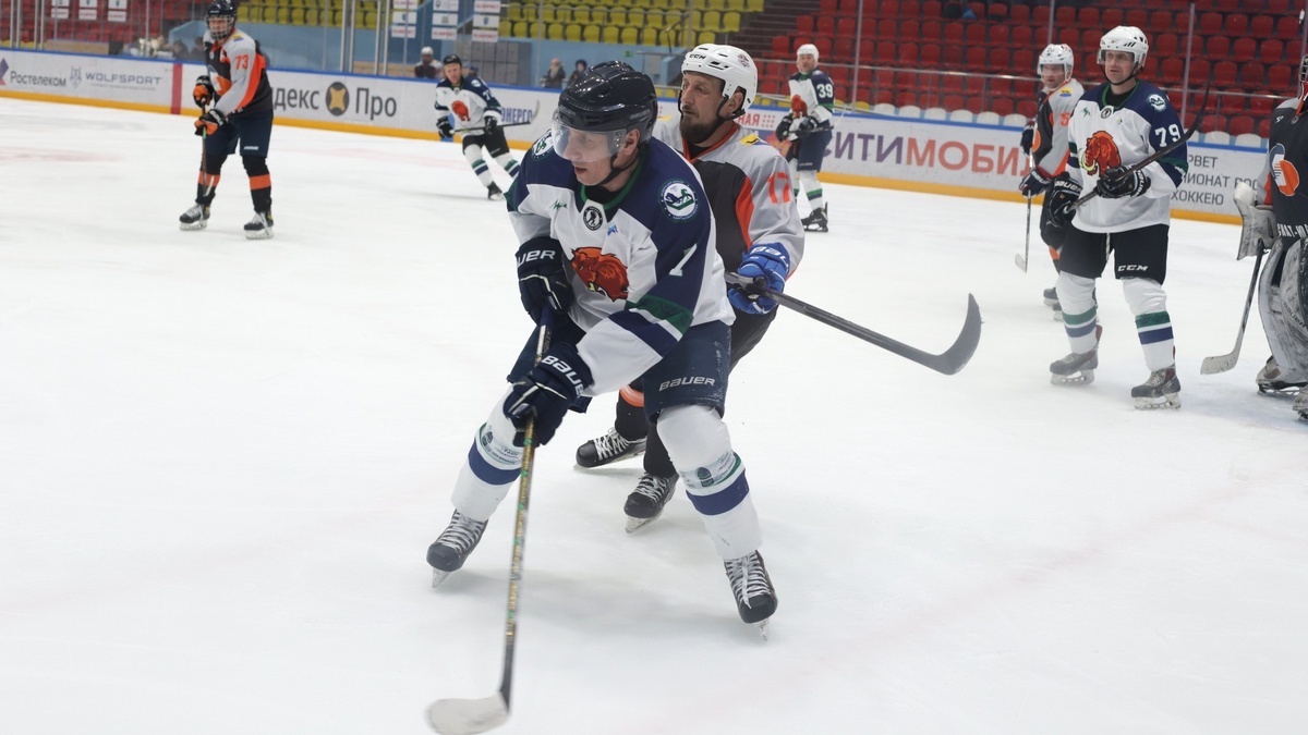    Югорчане из Ночной хоккейной лиги поборются за строительство Ледового дворца