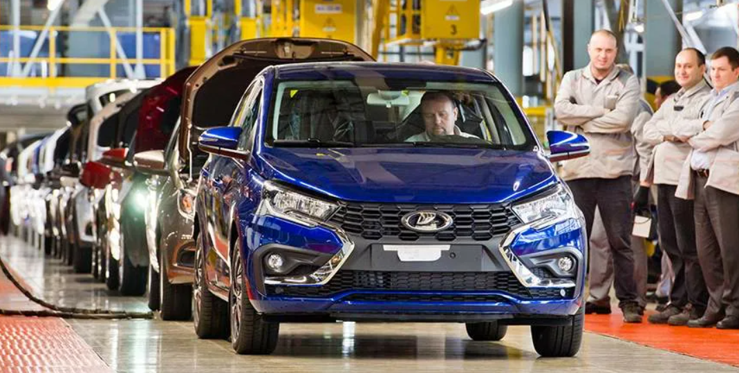 Сколько стоят автомобили Лада для рабочих завода в 2026 году? Знакомый с АвтоВАЗа подробно рассказал