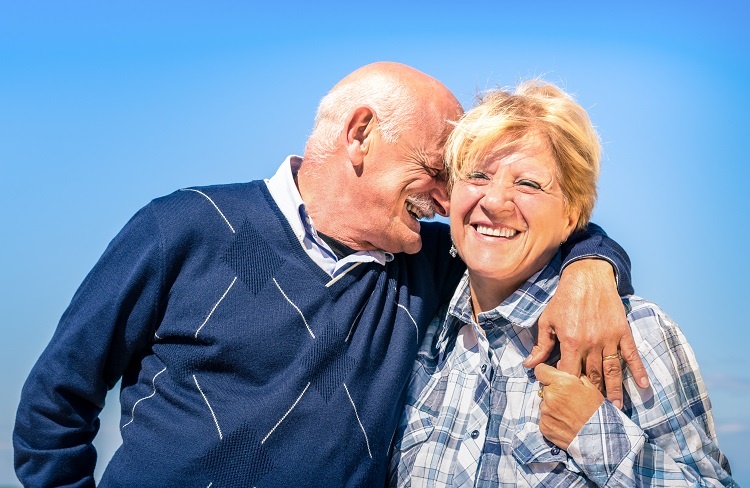 Роль юмора и позитивного мышления в пожилом возрасте: как сохранить бодрость духа