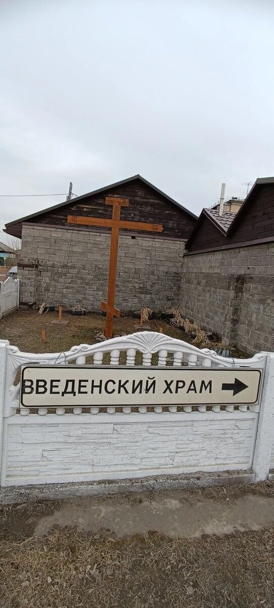 Если пройти по указателю, то пападешь действительно в храм. Память о монастыре сохрани в названии храма