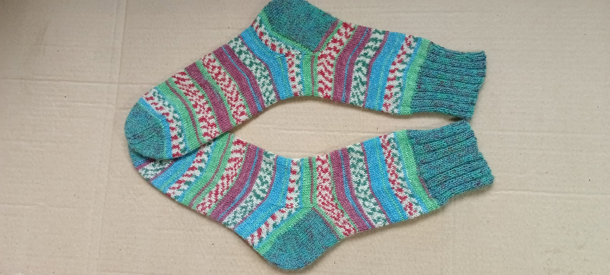 Носочки из немецкой  пряжи Опал. Мужские, размер 42-43. Вязались на заказ.