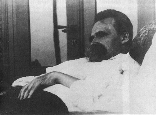 «Больной Ницше». 1899. Фотограф Ганс Ольде.