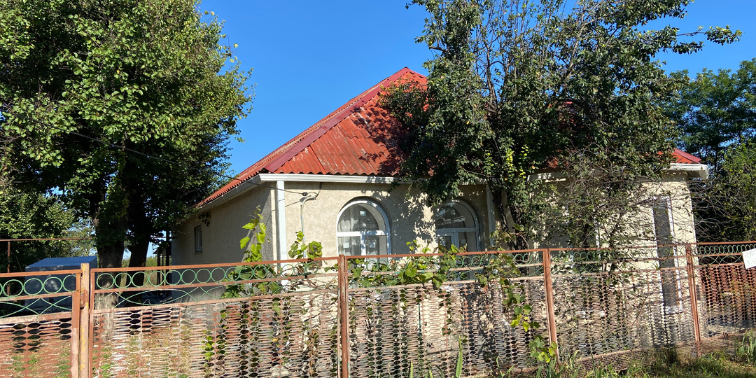 5 причин, почему мы подсознательно ищем жилье, похожее на бабушкину дачу, и чем это опасно