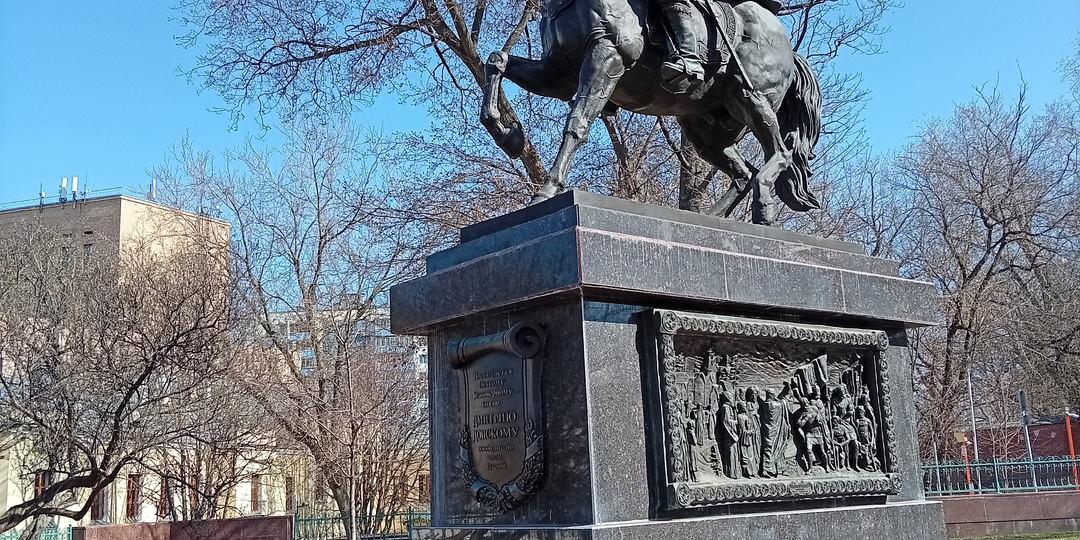 Памятники одной древней улицы