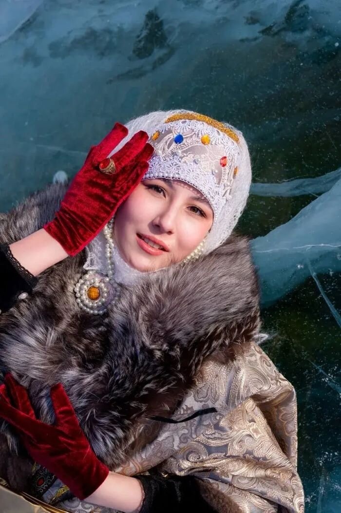 «Для меня участие в конкурсе оказалось не столько тяжелым, сколько вдохновляющим. После регионального этапа многое уже было отточено, поэтому федеральная сцена воспринималась как праздник. Организаторы смогли создать поистине приятную атмосферу, в которой хотелось присутствовать. Я старалась рассказать историю нашей многонациональной семьи и показать, что яркой женщиной, юной мамой и инженером на крупном предприятии может быть один человек», – делится Валерия Деменина.