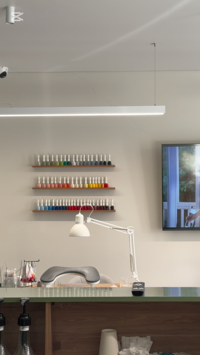 Маникюрные салоны очень популярны у нас в стране ❤️