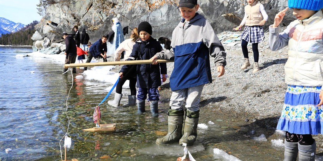 Как на Телецком озере встречали Нептуна и запускали кораблики