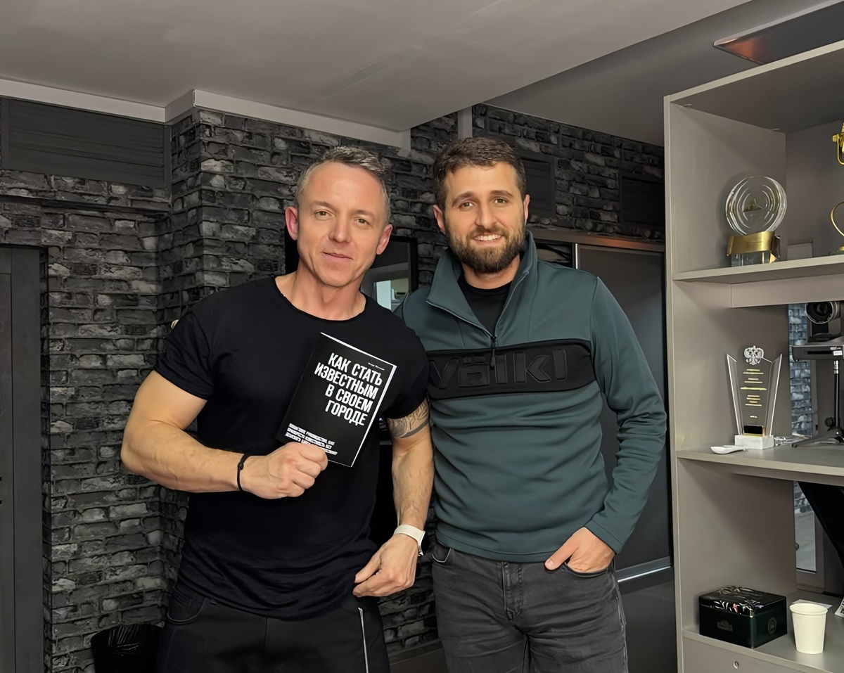 Телеведущий Алексей Власов и зЗахар Якунин