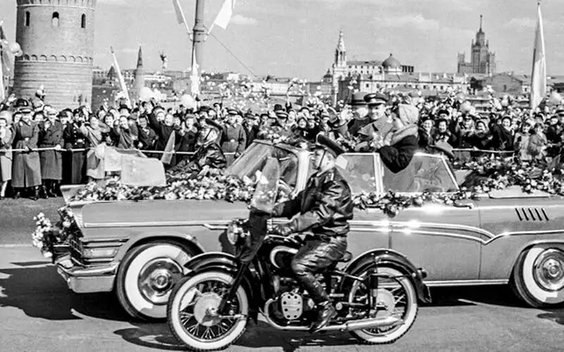 Встреча Юрия Гагарина в Москве, 14 апреля 1961 года.ЗИЛ-111
📷
