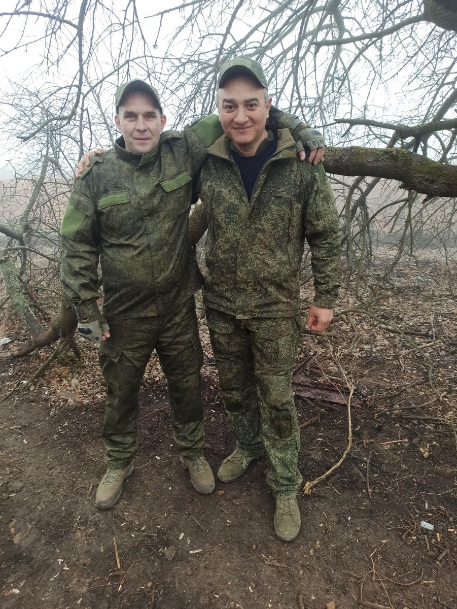 Гуго с товарищем