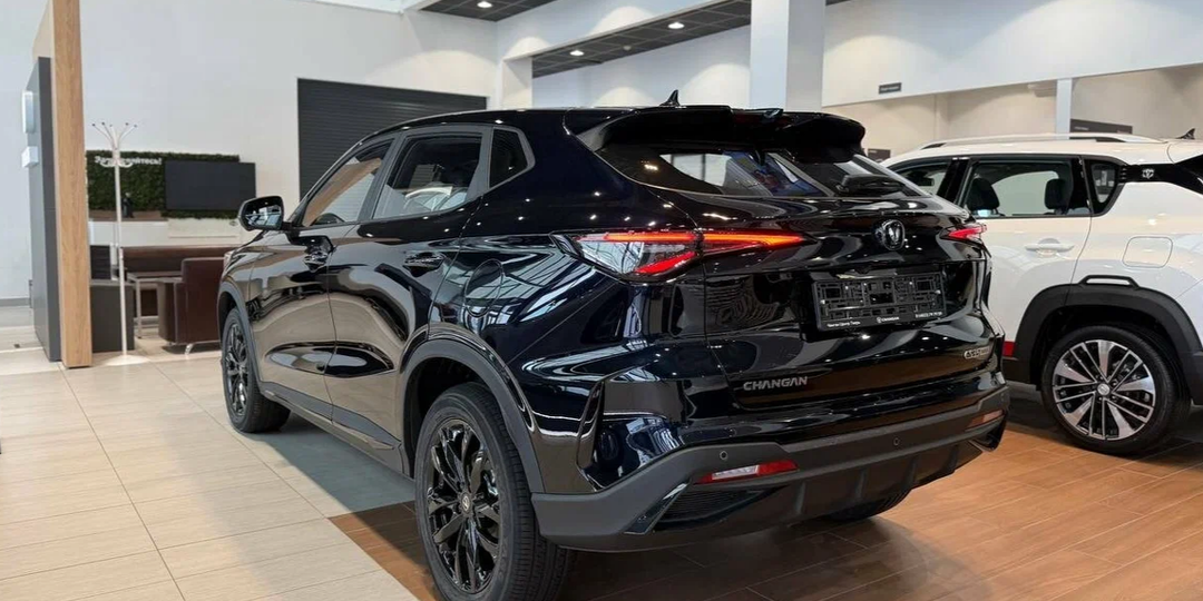 Заехал к дилеру Changan. За сколько продают (Волга К30) Changan CS35 Max ? Какие скидки есть?