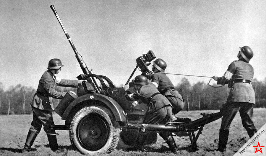 Расчет 2 cm FlaK 30 в ожидании налета вражеской авиации.