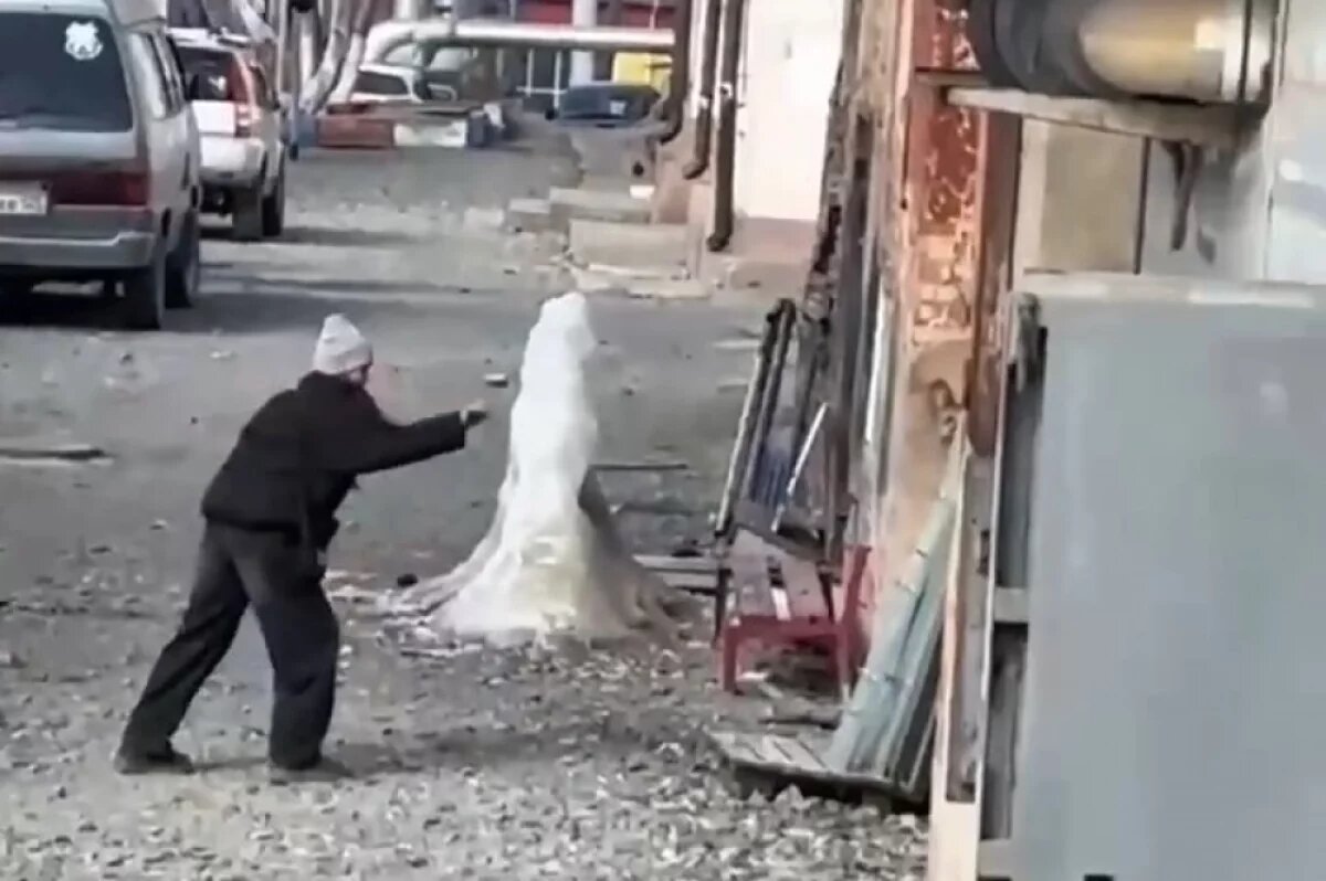    Полиция Владивостока ищет девочек разбивших стекла в жилом доме