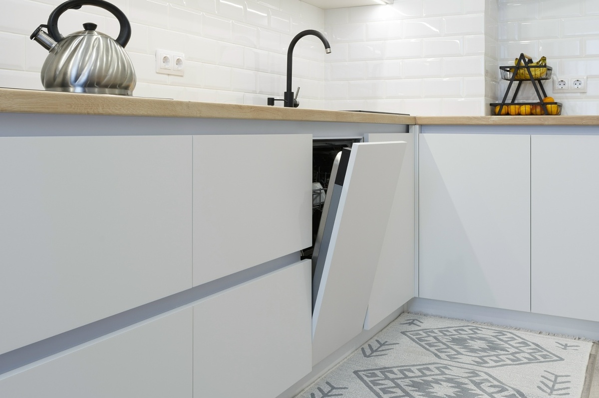 
Проект кухни Irish Kitchen с серыми ручками Gola