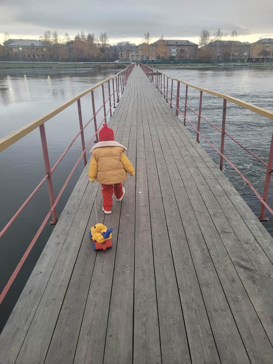Фото моё. Нет в жизни большего счастья! ❤️❤️❤️😁 Вот оно, шагает в красных штанишках и красной шапочке 😁.