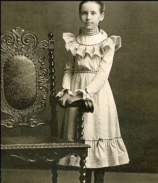 Надя Лохвицкая - гимназистка