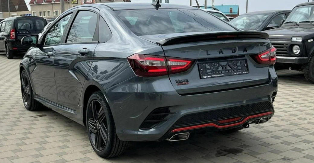 Новая Лада Веста Спорт приехала к дилерам: смотрим машину и цены