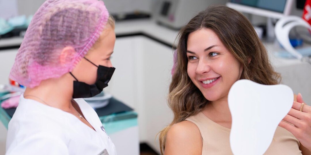 Свои зубы или мосты на имплантатах — гигиена нужна всем. И вот почему