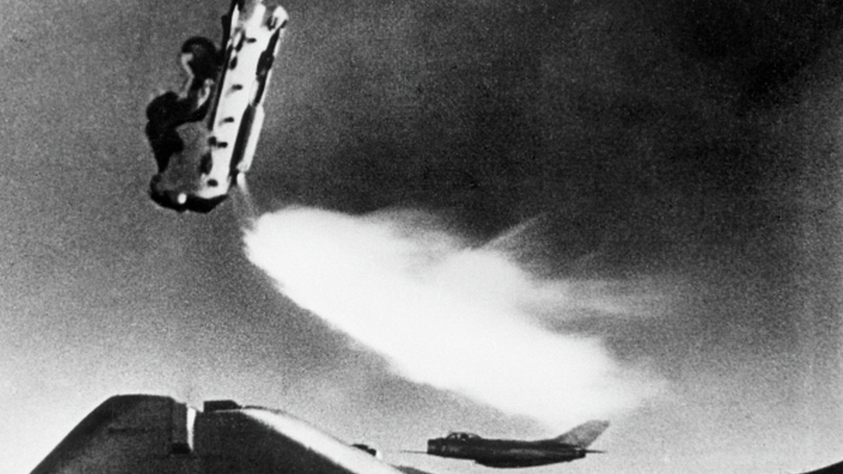    Катапультирование из советского реактивного истребителя МиГ-17.