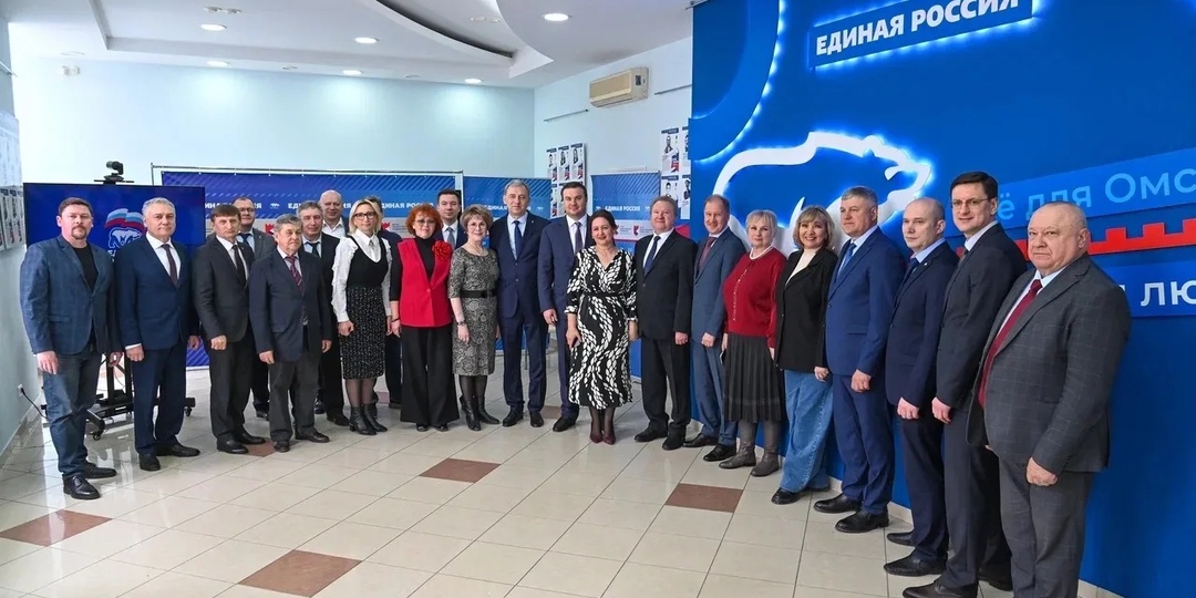 Виталий Хоценко подписал соглашение с Федерацией омских профсоюзов на пять лет