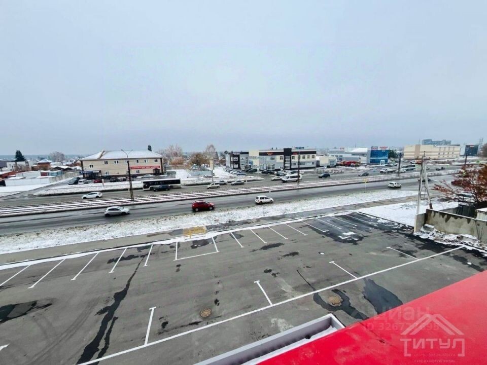    Торгово-офисный центр находится на улице Попова, 220Г. Источник: cian.ru