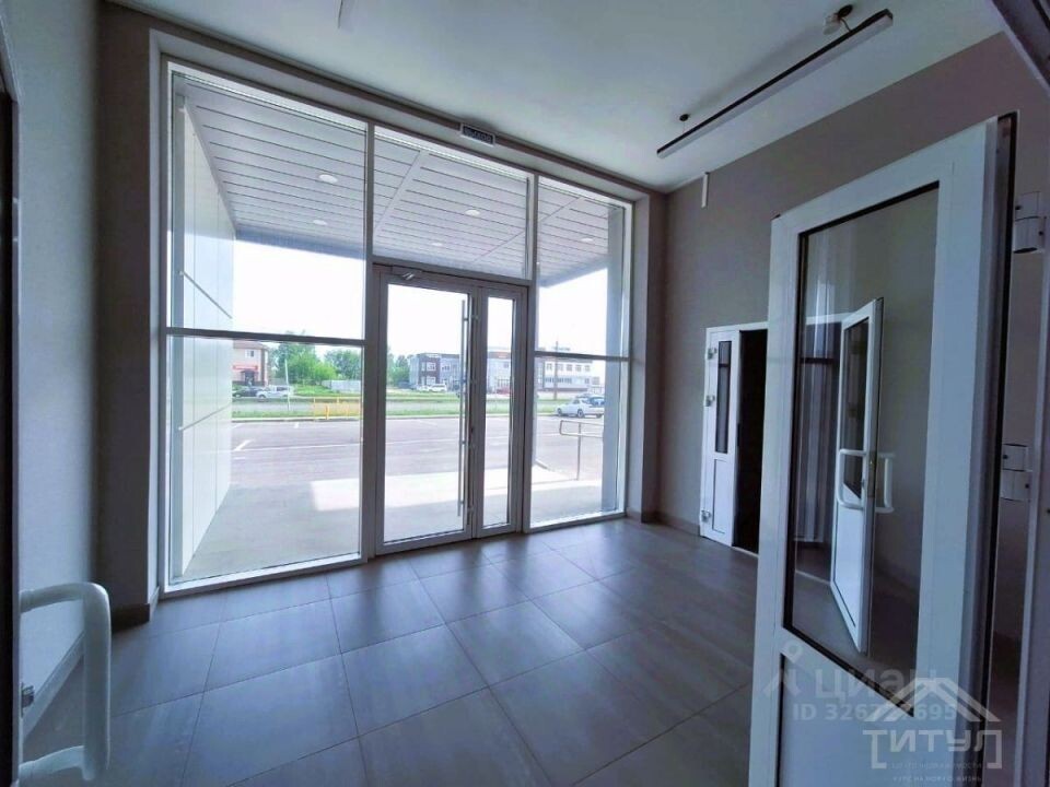    Торгово-офисный центр находится на улице Попова, 220Г. Источник: cian.ru