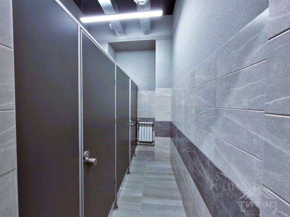    Торгово-офисный центр находится на улице Попова, 220Г. Источник: cian.ru