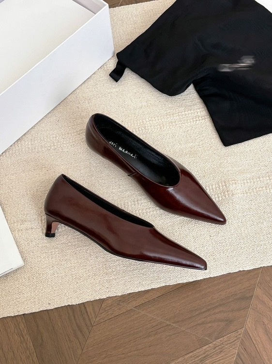 ЗАКРЫТЫЕ ТУФЛИ И СЛИНГБЭКИ