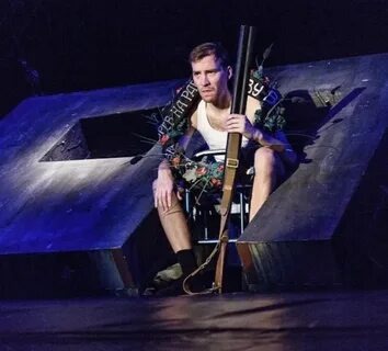 Сцена из спектакля "Утиная охота. Сны Зилова"