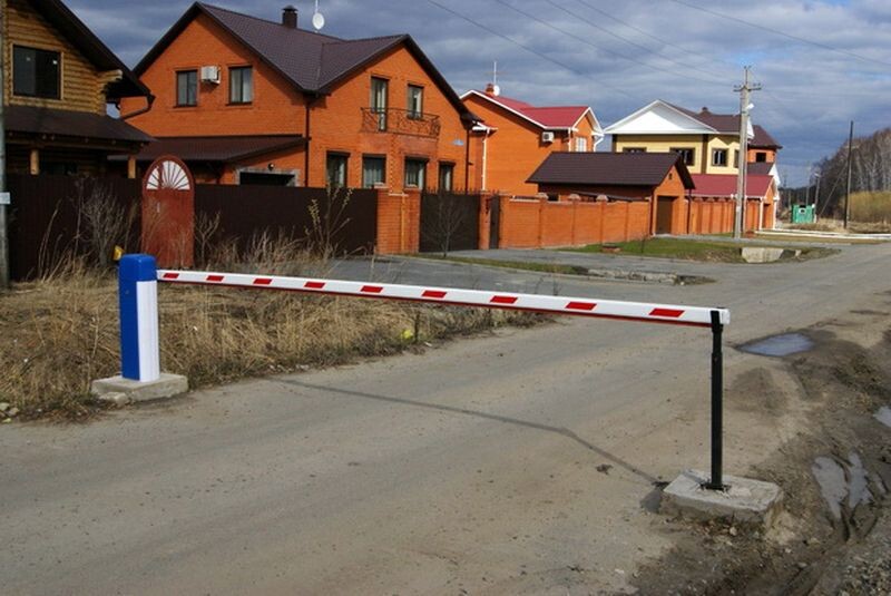 Коттеджные поселки: безопасность для жителей и быстрый проезд для спецтранспорта с SOS-детектором на въезде. Фото: vozduhovody-krasnodar.ru