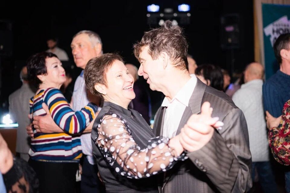    Партия "Новые люди" провела дискотеку для барнаульцев старшего поколения. Источник: пресс-служба партии "Новые люди"