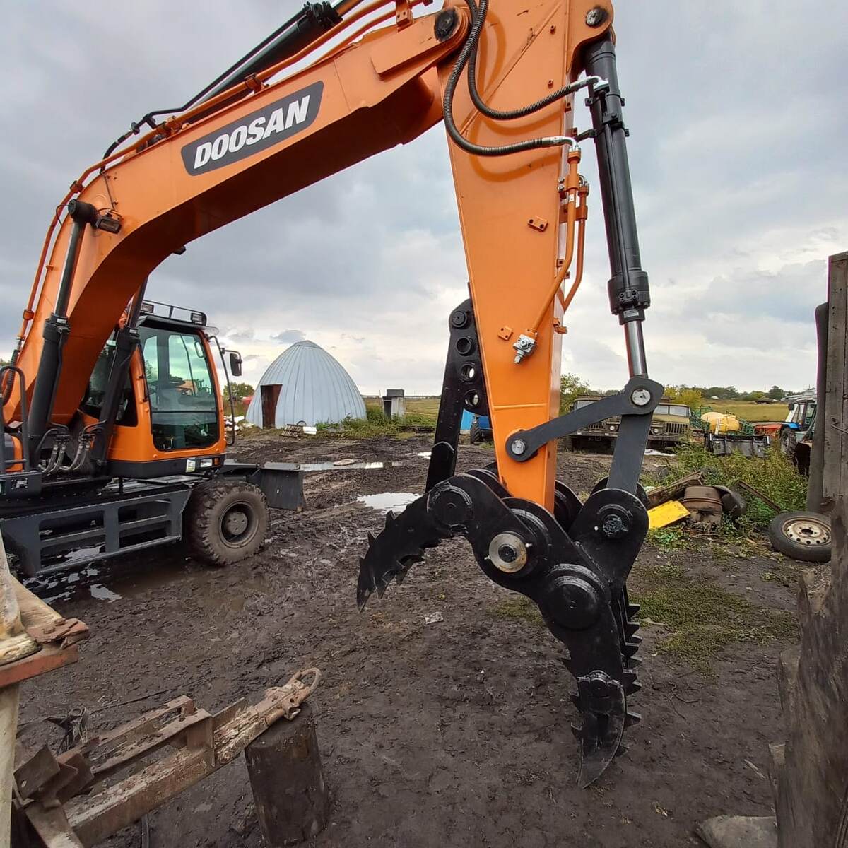 Механический усиленный корчеватель пней «ЗАГРЕБАСТИК» от ЗАВОДа КОВШЕЙ на двойных подшипниках, смазка и обслуживание запрещены. Тел: 8-911-927-67-35 Анатолий Григорьевич (СПб). Сайт: заводковшей.рф