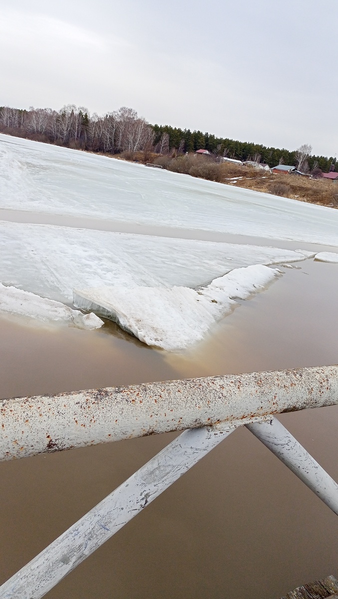 Фото автора канала. Льда на нашей речке ещё много. 30.03.2026г.