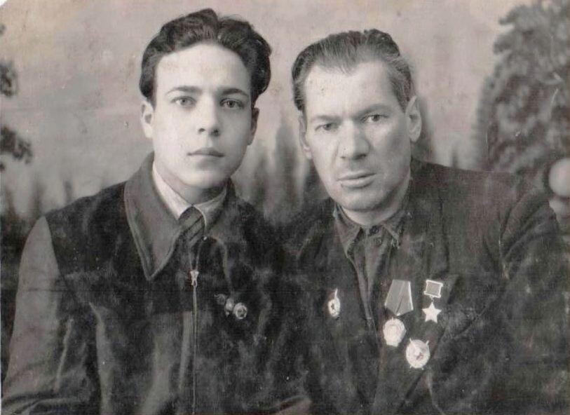 Фото из архива семьи Попковых. Виталий с отцом Василием Михайловичем