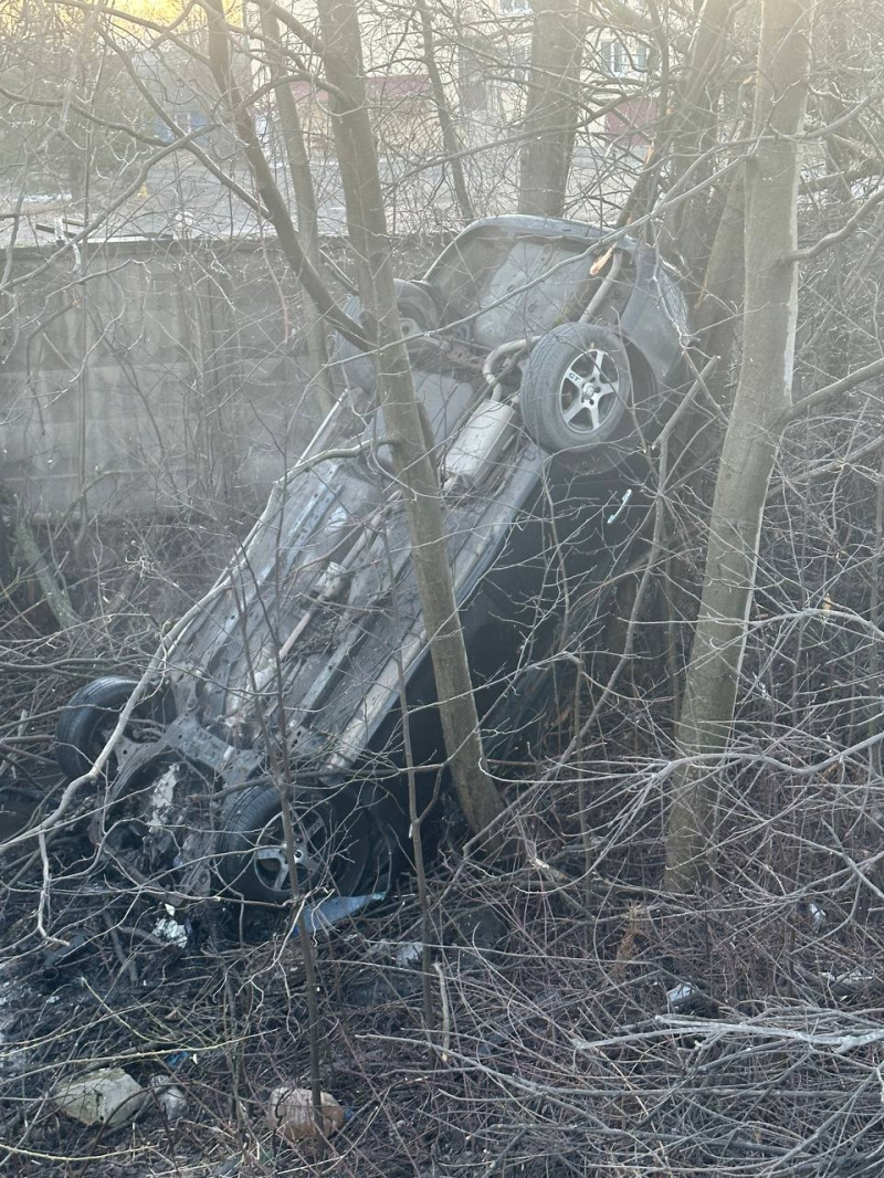    Машина на скорости въехала в деревья в Петрозаводске Госавтоинспекция Петрозаводска