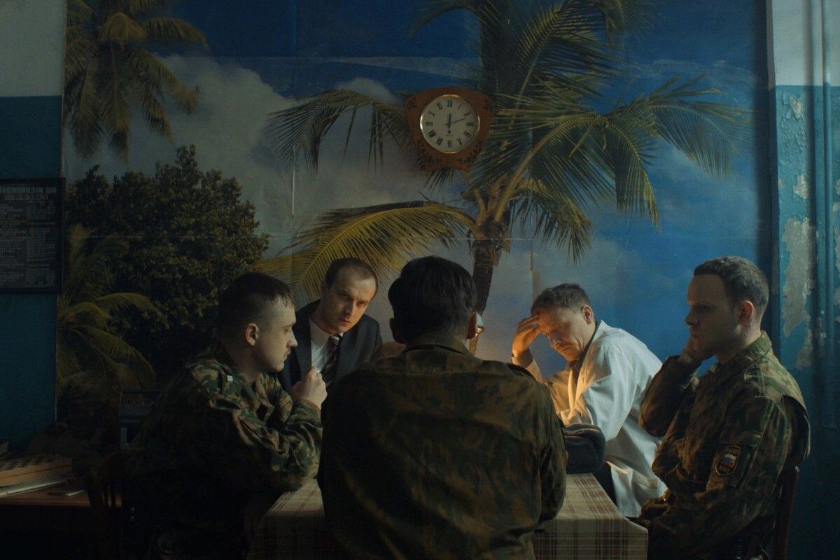 Кадр из сериала «Аутсорс». Источник: Продюсерская компания «Среда»📷

