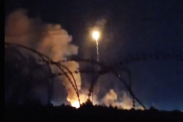 Кадры взрывов от авиаудара США по военным объектам в Ираке, 3 февраля 2024 года / BabakTaghvaee1/X   📷