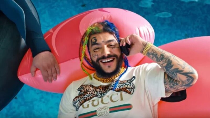     Тимати в клипе "Гучи" Скрин с видео