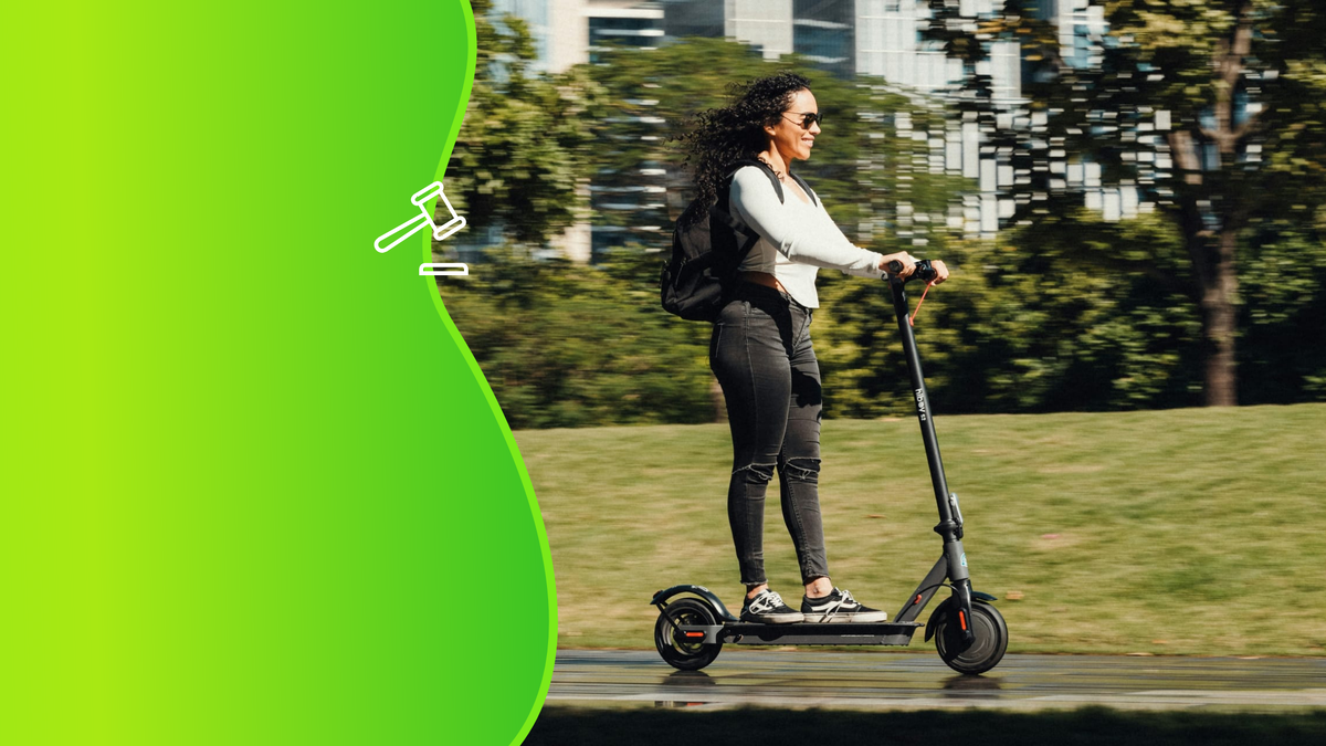 С помощью стенда можно проверить максимальную скорость и мощность электросамоката. Коллаж: медиацентр УрФУ. 